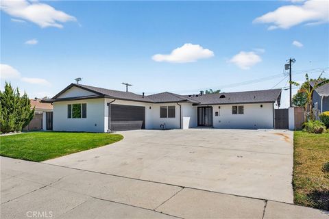 Photo of 13068 Mineola Street, Arleta, CA 91331 (MLS # SR26060898)