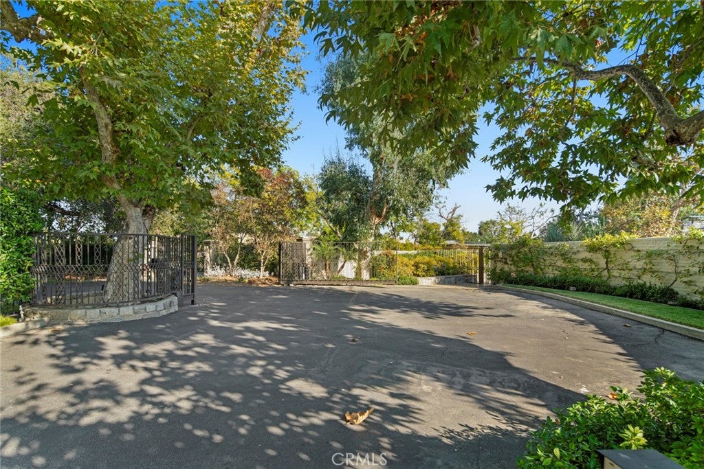 1458 Hillcrest
