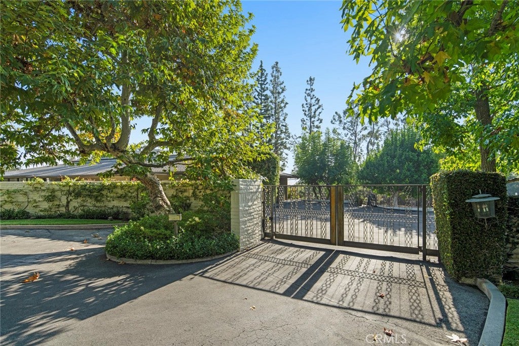 1458 Hillcrest