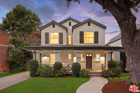Photo of 10609 Bradbury Road, Los Angeles, CA 90064 (MLS # 26103516)