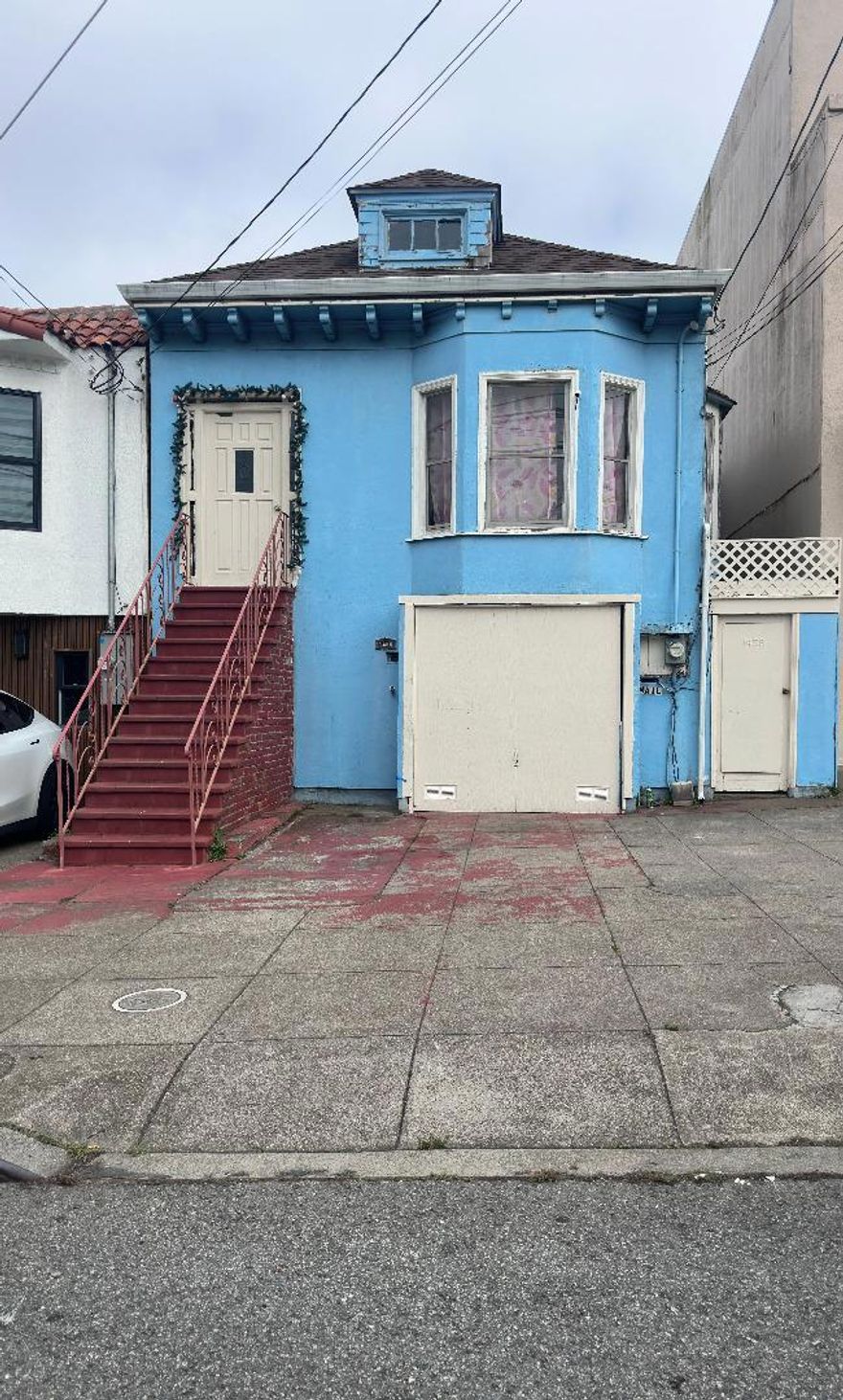 Great location in San Francisco! This charming residence offers 1,003 square feet of comfortable living space, perfect for anyone looking to enjoy the city's unique charm. The home features two bedrooms and one full bathroom, providing a cozy yet functional layout.  The kitchen is part of a combined kitchen and family room, offering a versatile space for cooking and relaxation. The flooring throughout the home is carpet, creating a warm and inviting atmosphere. Although there is no formal dining room, the open layout allows for flexible dining arrangements.  Additionally, the home comes with a convenient in-unit laundry setup and offers one garage space. The property is located in the San Francisco Unified School District. Don't miss the opportunity to call this San Francisco gem your own!