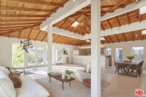 Photo of 703 Palms Boulevard, Venice, CA 90291 (MLS # 25606905) Photo of 703 Palms Boulevard, Venice, CA 90291 (MLS # 25606905)
