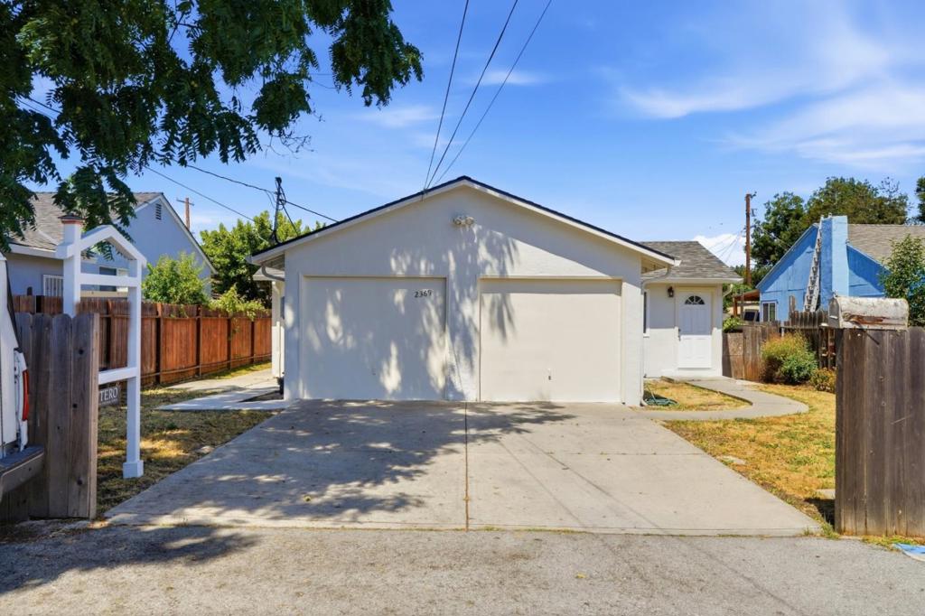 2369 Oakwood Drive