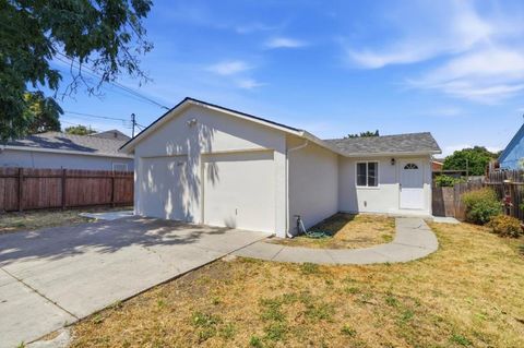 Photo of 2369 Oakwood Drive, East Palo Alto, CA 94303 (MLS # ML82051550)