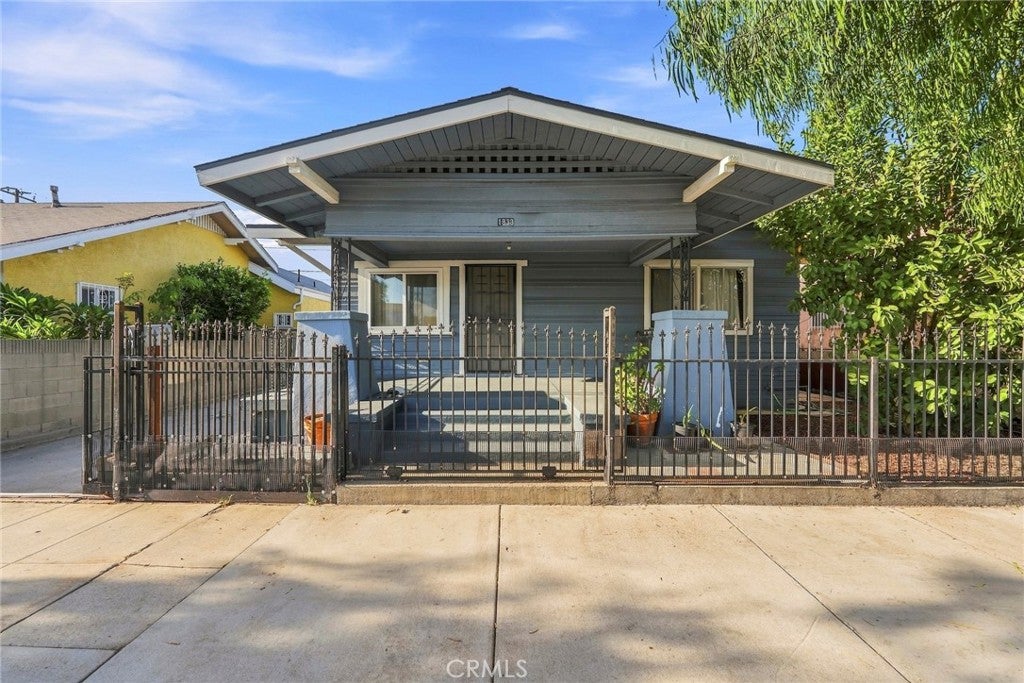 1833 E Florence