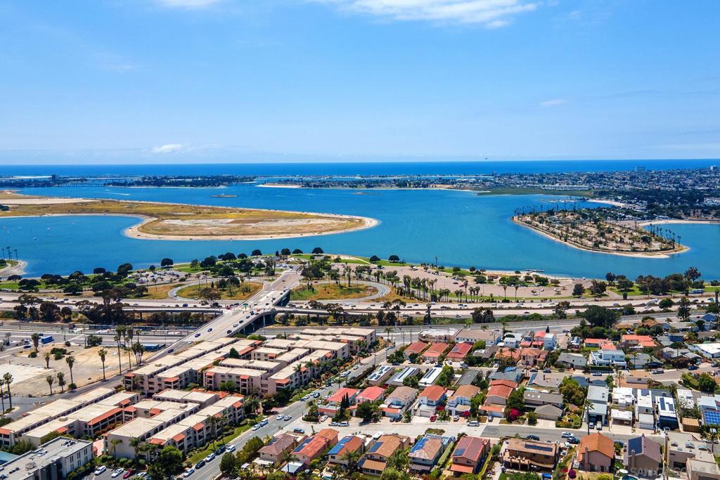 2510 Clairemont Dr 303