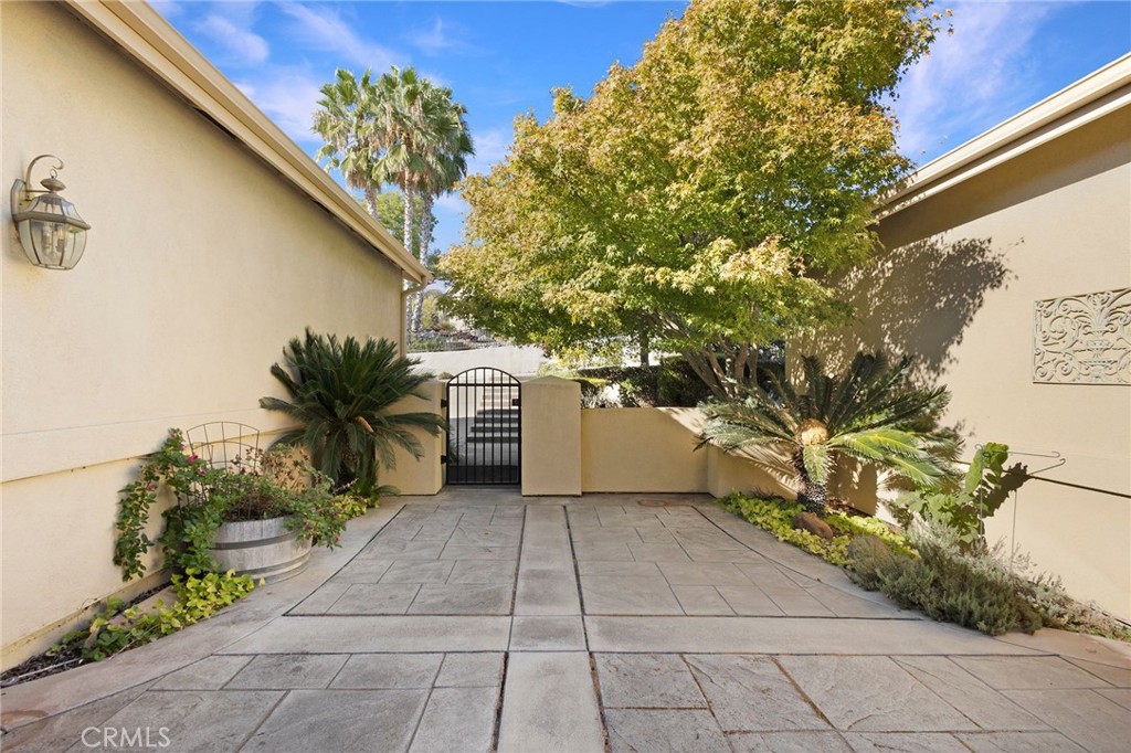 3185 Via Casita Place