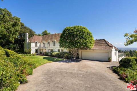 Photo of 1000 N Alpine Drive, Beverly Hills, CA 90210 (MLS # 26993387)