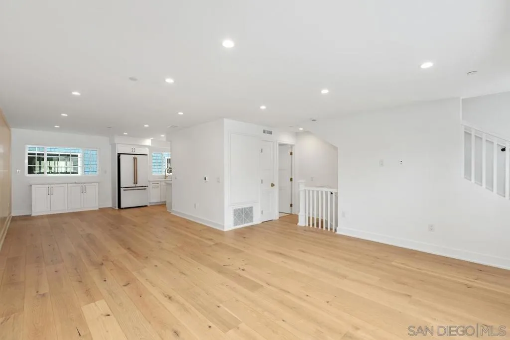 Coronado, California 92118, United States, 3 Bedrooms Bedrooms, ,3 BathroomsBathrooms,Residential,Active,221915