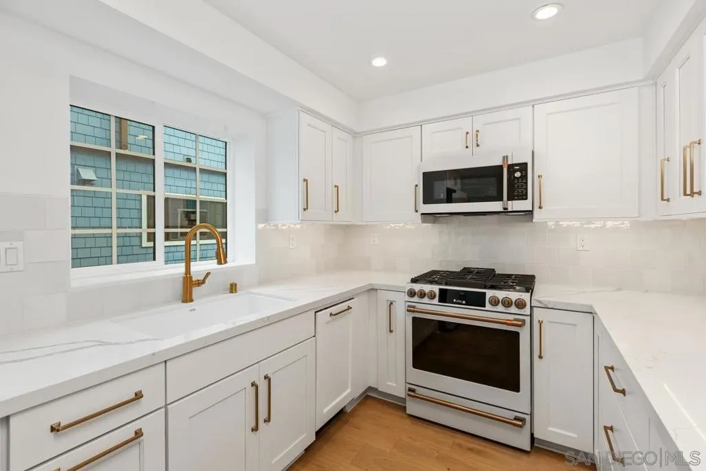 Coronado, California 92118, United States, 3 Bedrooms Bedrooms, ,3 BathroomsBathrooms,Residential,Active,221915