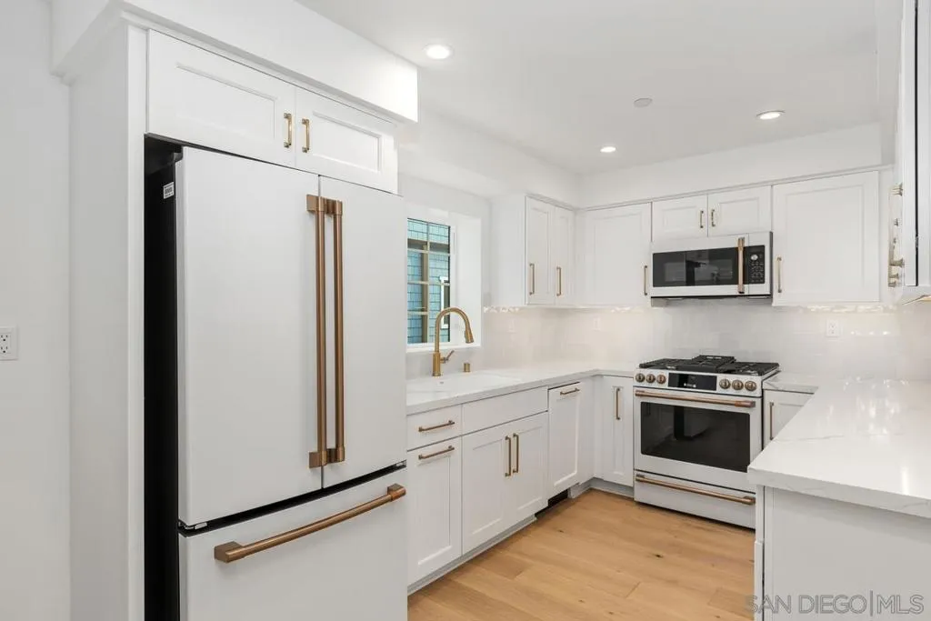 Coronado, California 92118, United States, 3 Bedrooms Bedrooms, ,3 BathroomsBathrooms,Residential,Active,221915