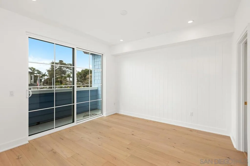 Coronado, California 92118, United States, 3 Bedrooms Bedrooms, ,3 BathroomsBathrooms,Residential,Active,221915