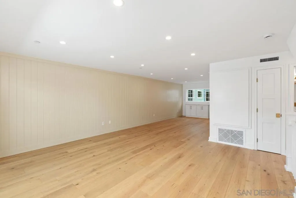 Coronado, California 92118, United States, 3 Bedrooms Bedrooms, ,3 BathroomsBathrooms,Residential,Active,221915