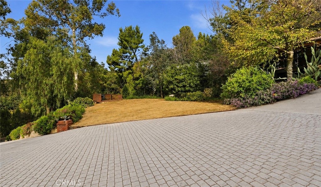 24300 Sylvan Glen