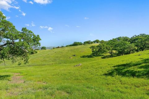 Photo of 0 W San Martin Avenue, San Martin, CA 95046 (MLS # ML82039744)