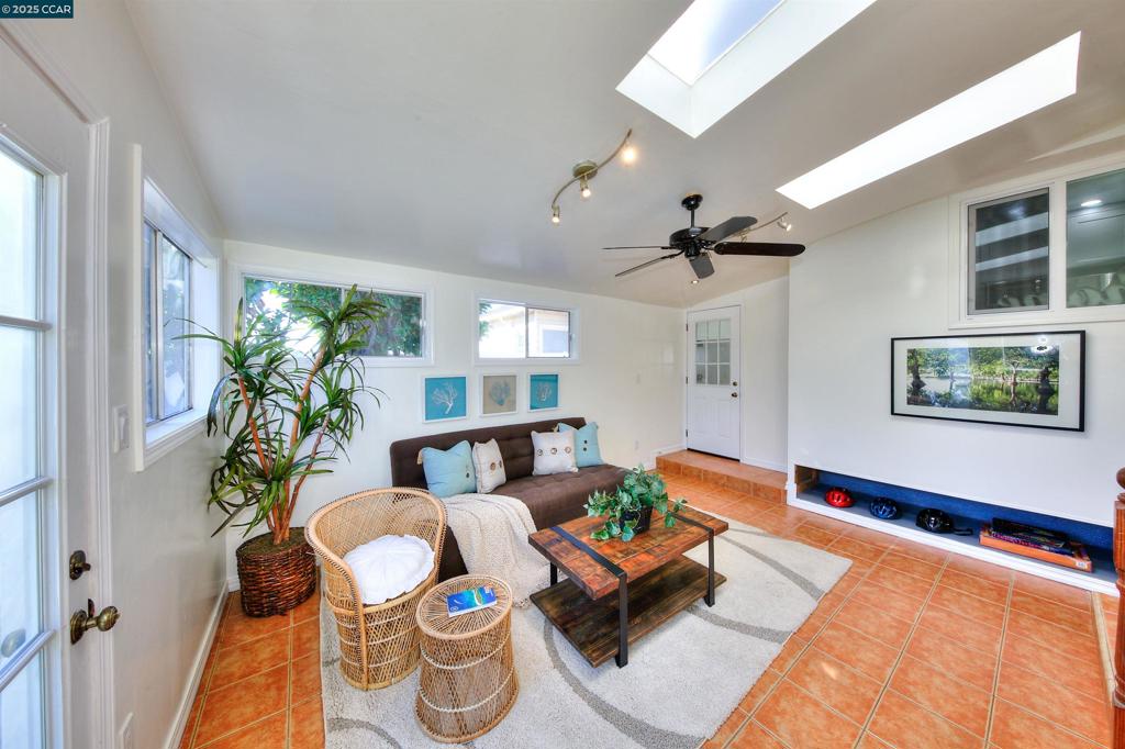 NE RICHMOND - Residential