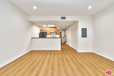 Photo of 2864 Sunset Place #203, Los Angeles, CA 90005 (MLS # 25612325)