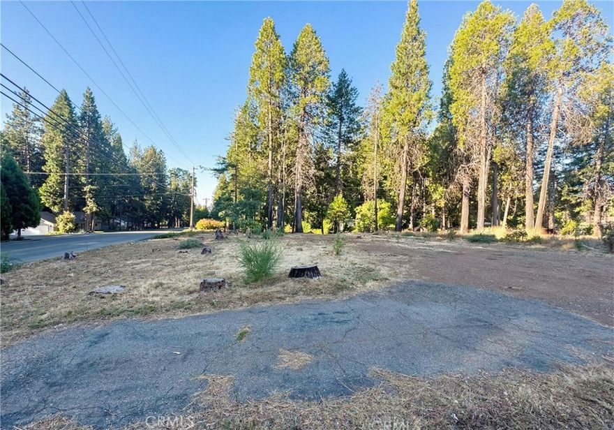 Easy to build level lot in the heart of Magalia! This large corner lot with a driveway on Creston AND a driveway on Wingate Cir is cleared and ready for construction to begin. Huge savings on this lot as power, water and FUNCTIONING septic system are already in place. New leach lines were installed in Nov. 2019 by Dobrich and Sons. This lot is located in the POA which offers many amenities including a pool, playground, tennis courts, hiking trails, and so much more!