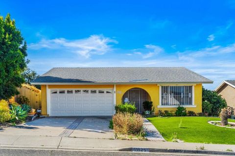 Photo of 5825 Old Memory Ln, San Diego, CA 92114 (MLS # 260008439SD)