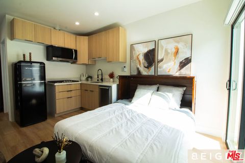 Photo of 22454 Dolorosa St St, Woodland Hills, CA 91367 (MLS # 26666047)