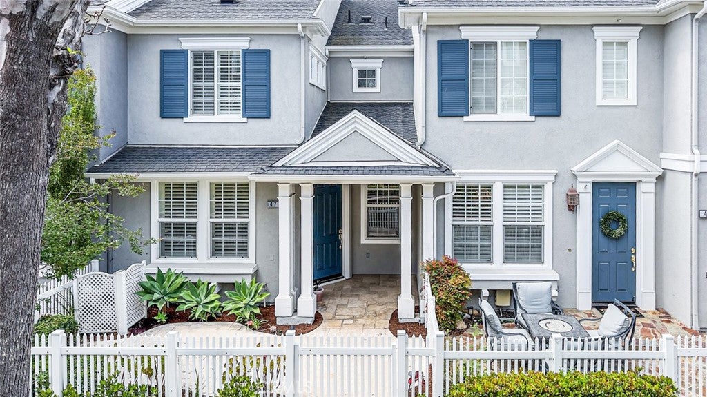 47 Strawflower St