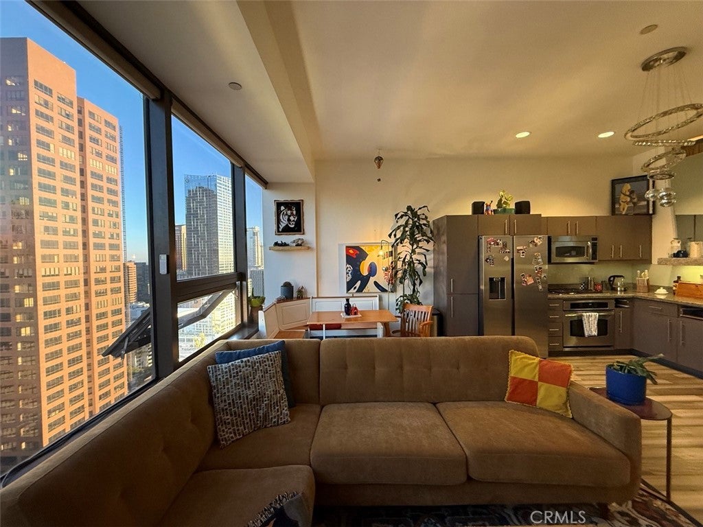1100 Wilshire Blvd 2010