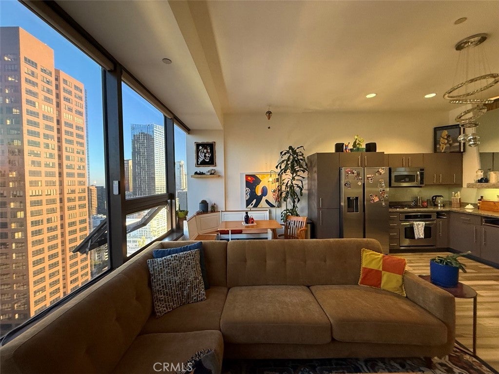 1100 Wilshire Blvd 2010