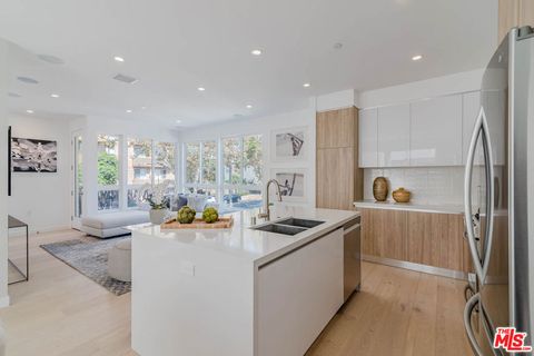 Photo of 1214 N Sycamore Avenue, Los Angeles, CA 90038 (MLS # 26663079)