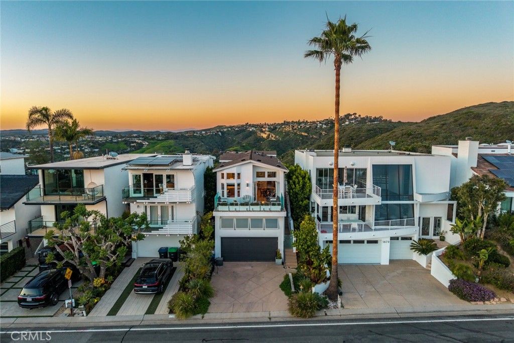 Photo of 1630 Del Mar Ave, Laguna Beach, CA 92651 (MLS # LG26028509)