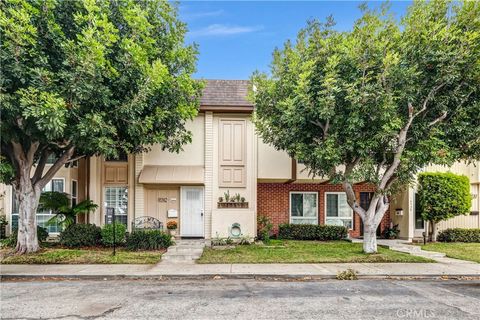 Photo of 9742 Villa Pacific DR, Huntington Beach, CA 92646 (MLS # OC26099375)