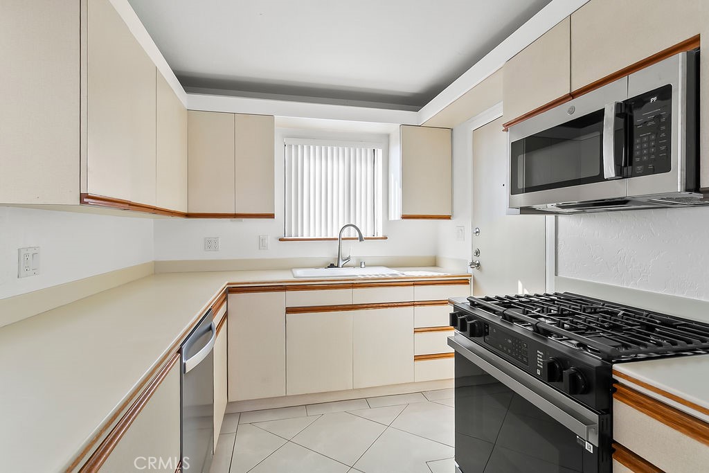 Belmont Shore (BSD) - Residential Lease