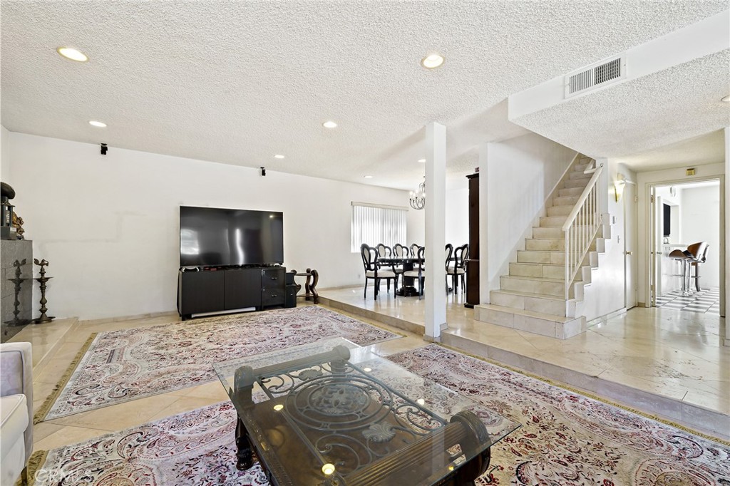 1438 Hillside Drive