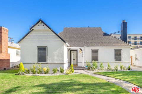3906 S Victoria Avenue View Park CA 90008