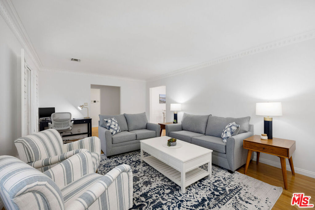 3906 S Victoria Avenue