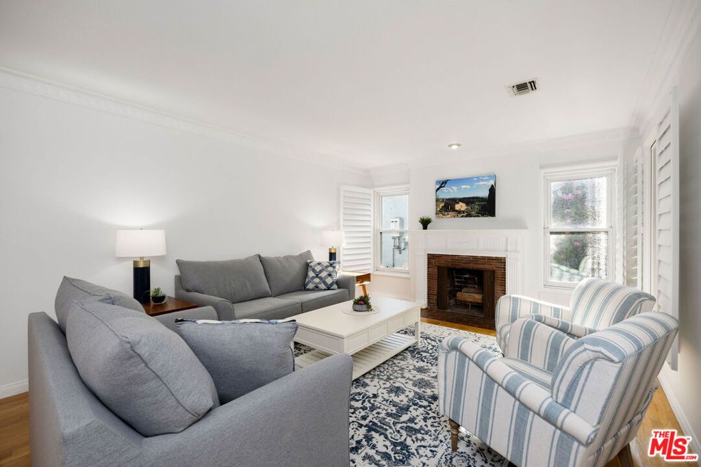 Photo of 3906 S Victoria Avenue, View Park, CA 90008 (MLS # 25623227)