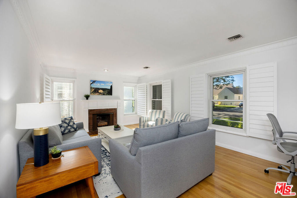 3906 S Victoria Avenue