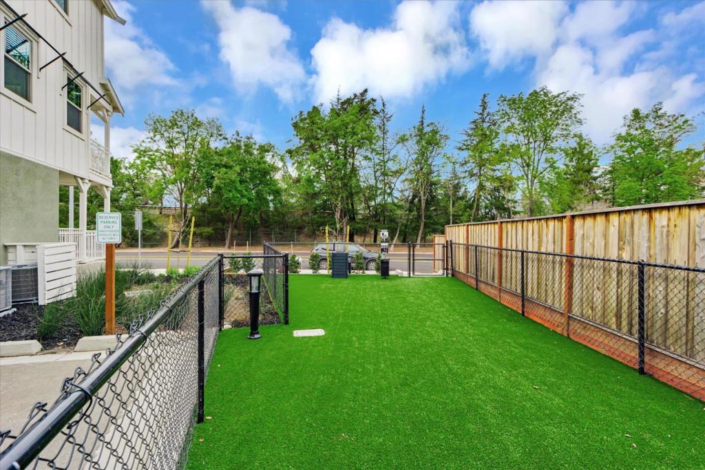102 Oak Circle