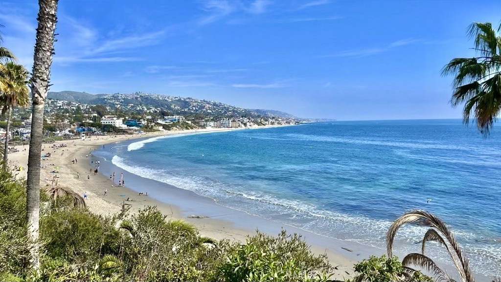 827 Cliff Drive