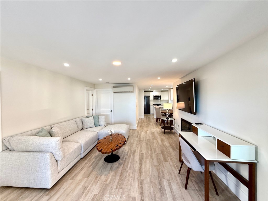 827 Cliff Drive