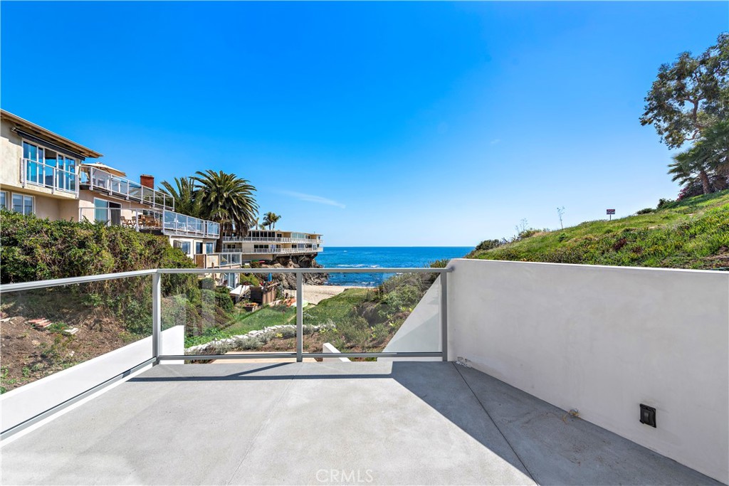 827 Cliff Drive