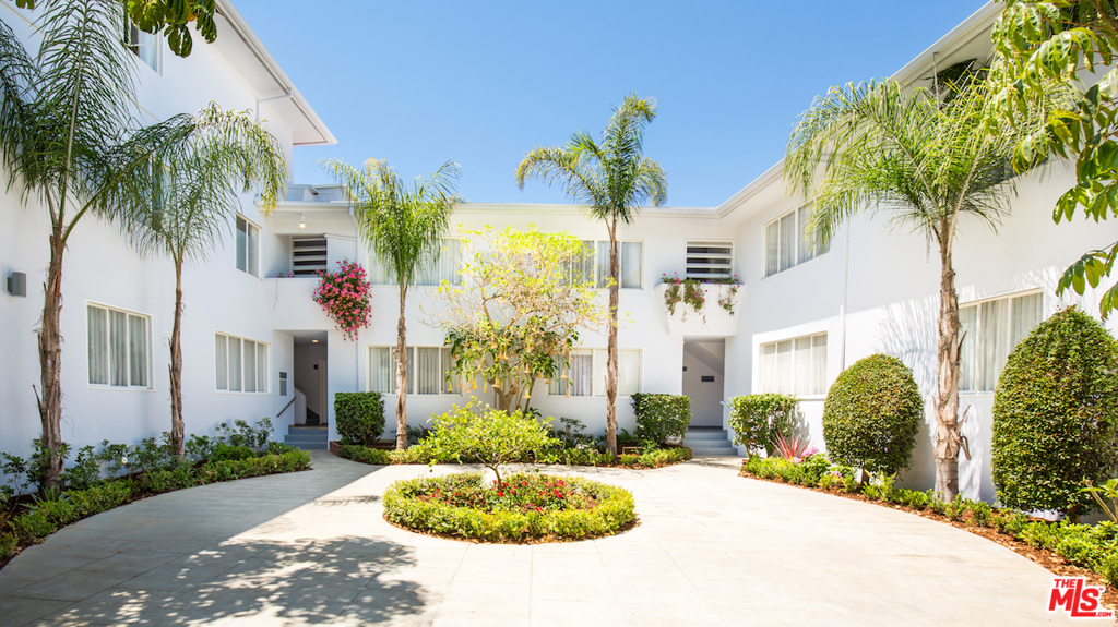 Recently renovated modern apartments directly off Ocean Ave. Enjoy the California beach lifestyle close to world class restaurants and shops. Mid-century walk-up building with wood floors and charming details in tact. Cosmetic modern remodel. Clean units, new kitchen cabinets, quartz countertops, stainless steel appliances, wood floors and modern LED lighting throughout. Prime Santa Monica location! *Private Pilates Class Certificates offered to New Tenants. 16 Sessions Total. 1-Year Minimum Lease with Move-in Date prior to November 1, 2020. Ask us about details and eligibility.*