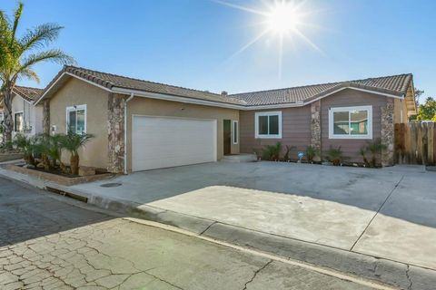 Photo of 8530 Snow White Dr Dr, El Cajon, CA 92021 (MLS # 250042951SD) Photo of 8530 Snow White Dr Dr, El Cajon, CA 92021 (MLS # 250042951SD)