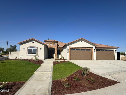 Photo of 3701 Dayco Way, Bakersfield, CA 93314 (MLS # V1-38655)