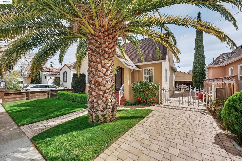 Photo of 339 Hobart Ave Ave, San Mateo, CA 94402 (MLS # 41126719)