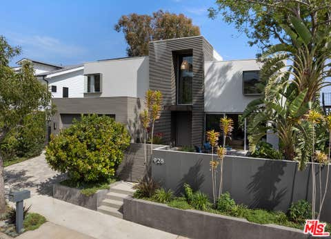 Photo of 928 Las Lomas Avenue, Pacific Palisades, CA 90272 (MLS # 26839871)