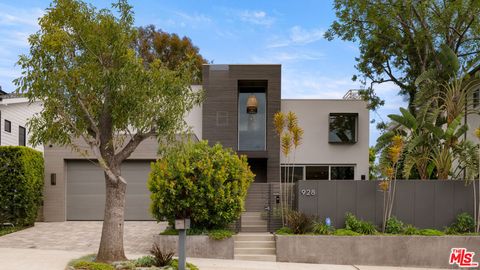Photo of 928 Las Lomas Avenue, Pacific Palisades, CA 90272 (MLS # 26839871)