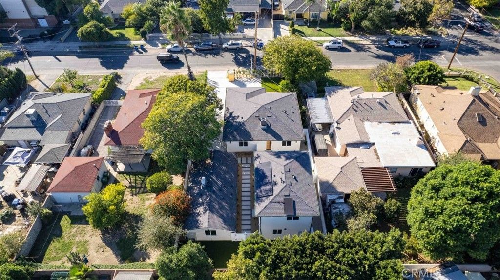 Photo of 6842 Cedros Avenue, Van Nuys, CA 91405 (MLS # GD26027166)