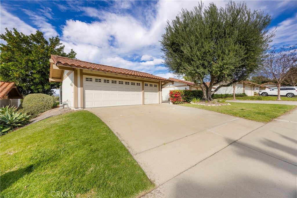 8052 Valle Vista
