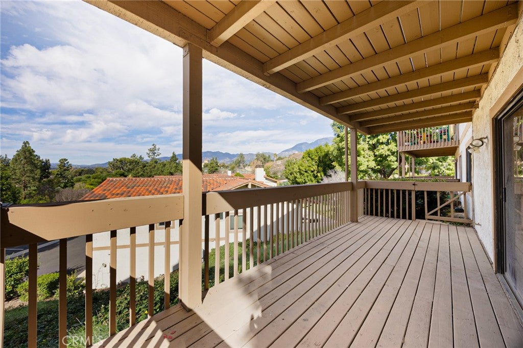 8052 Valle Vista