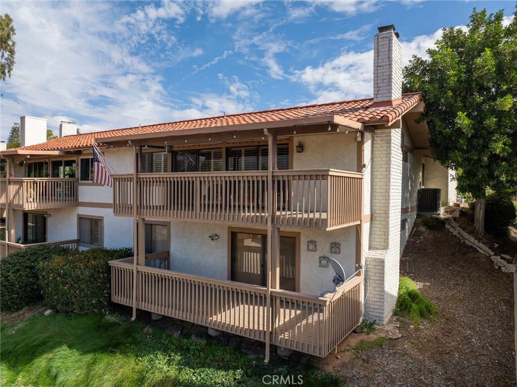 8052 Valle Vista